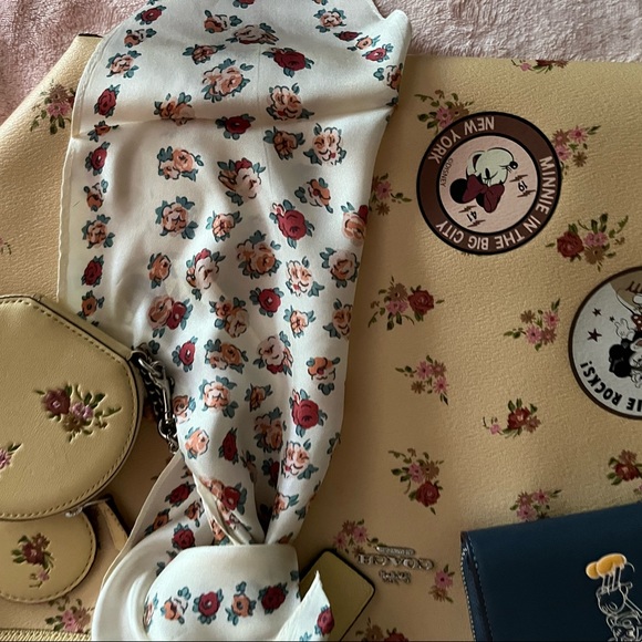 NWT! Coach HTFDisney Mickey Mouse floral 4 piece tote set. Firm!!! - Picture 3 of 16